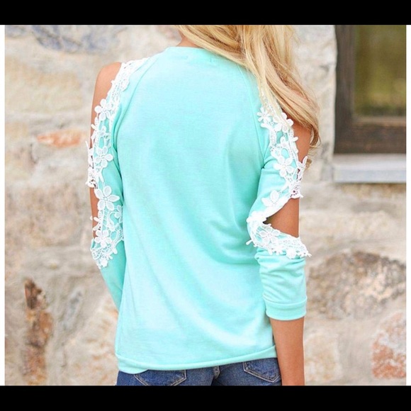 1 LEFT Off shoulder cut out lace long sleeve - Picture 3 of 6